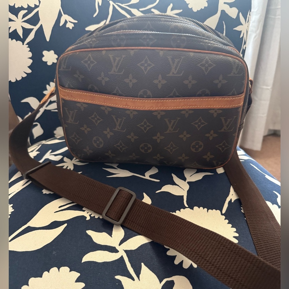 Authentic Vintage LV Monogram Reporter shoulder camera Bag